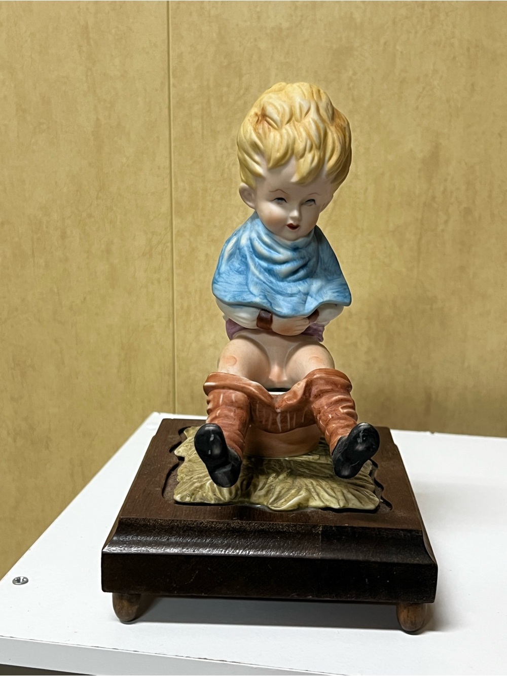 Vintage potty boy Figurine Price Products Made In Taiwan music box RARE